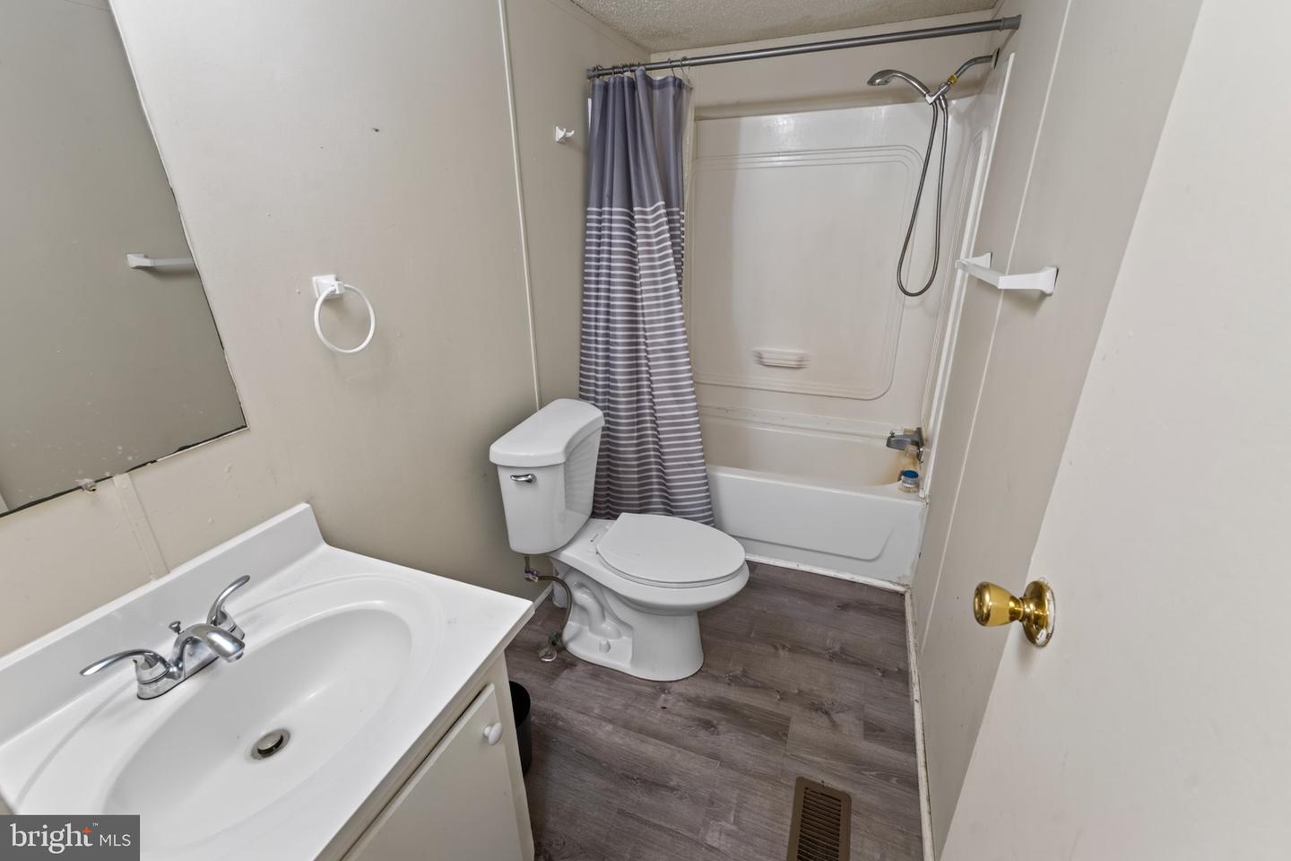 90 Cove Rd Property Photo 16