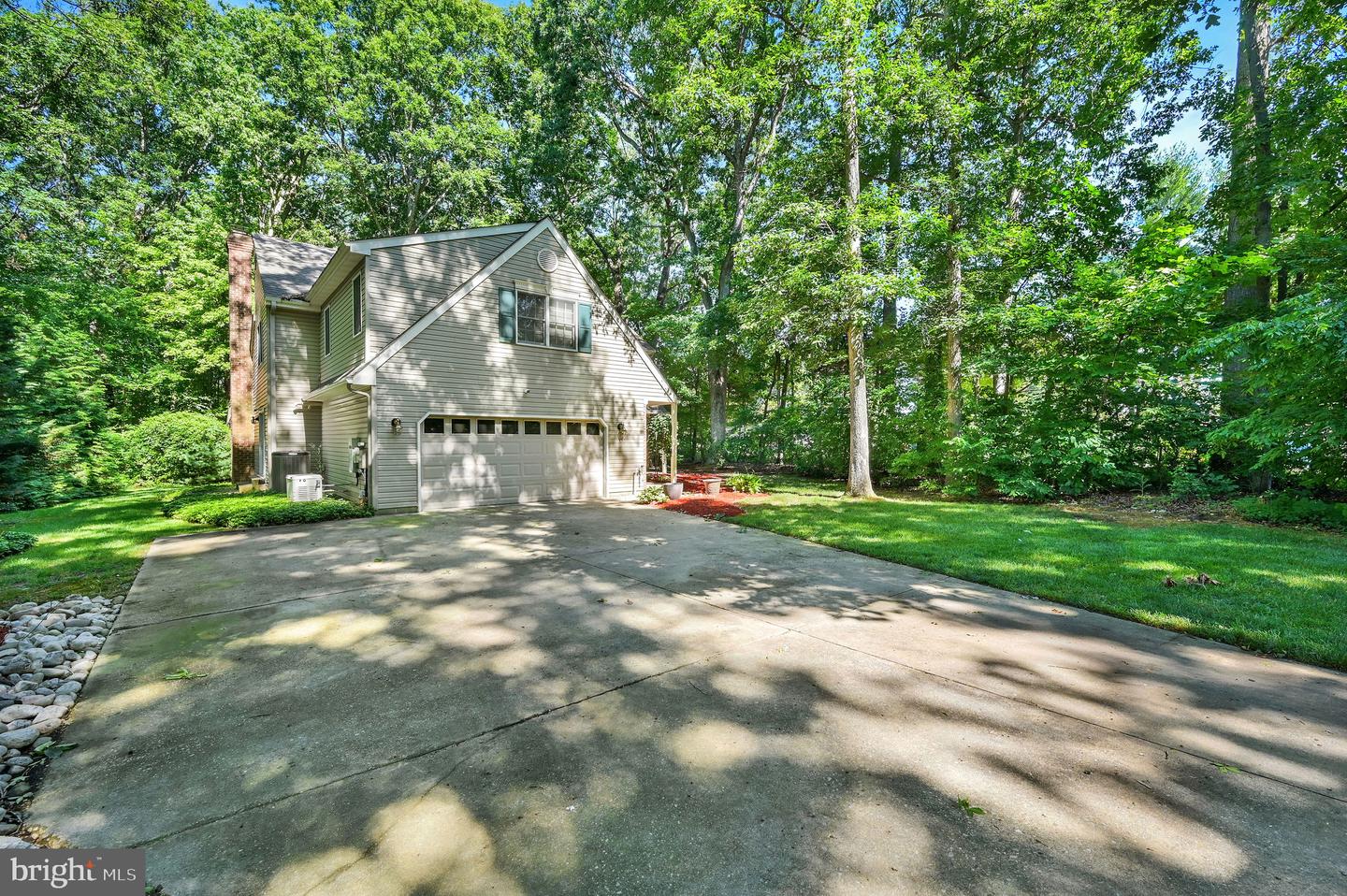 176 Burning Tree Rd Property Photo 2