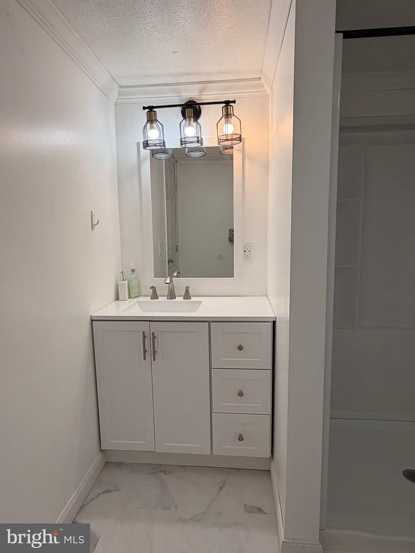 24 Carpenter #24 Property Photo 10