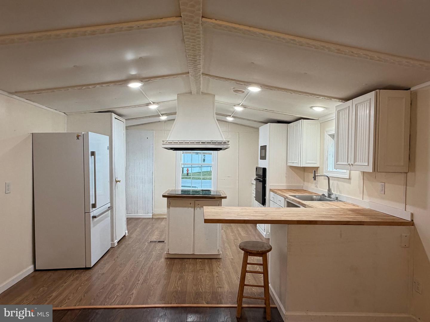 24 Carpenter #24 Property Photo 17