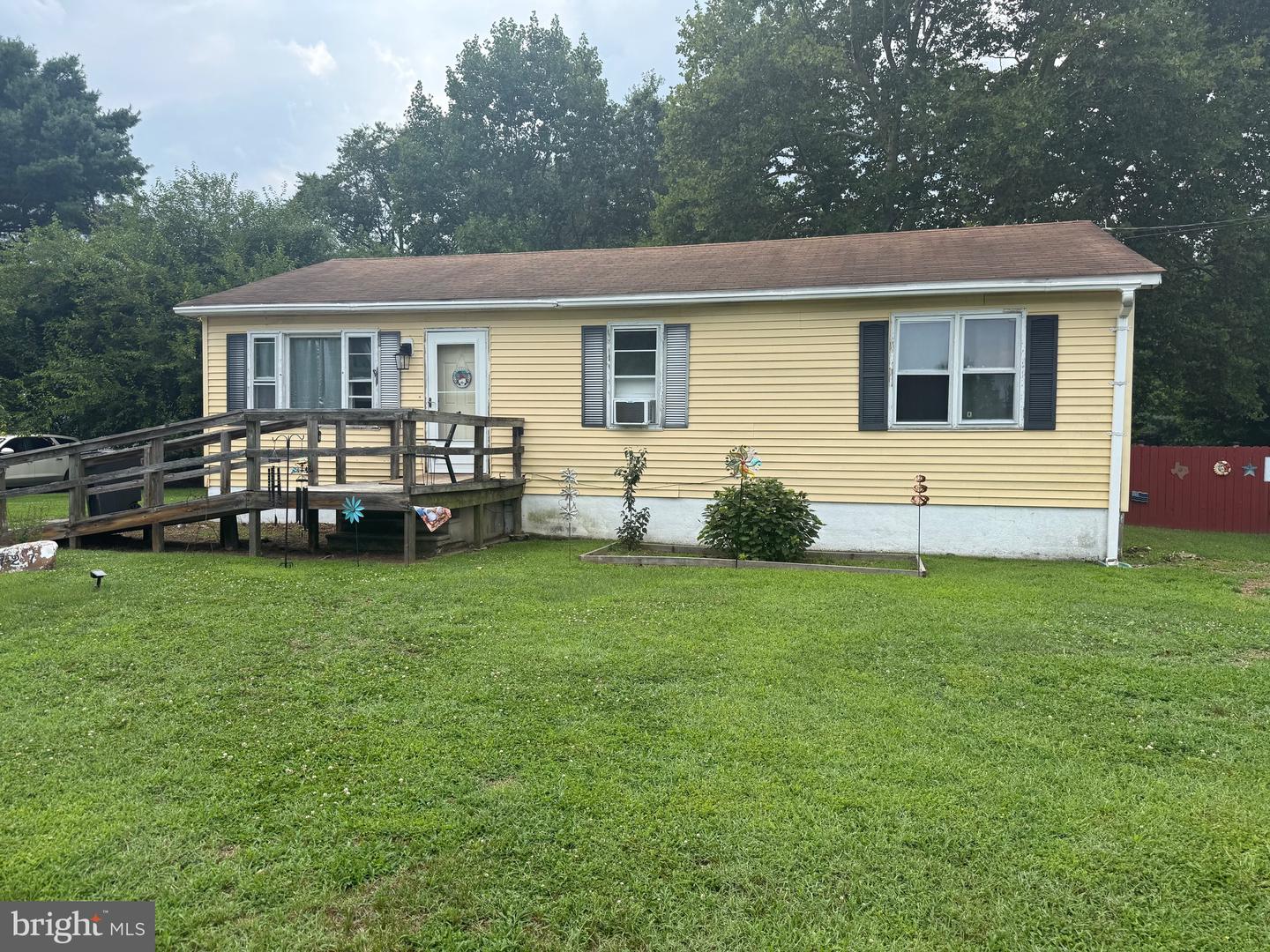 727 Cicada Ln Property Photo 2