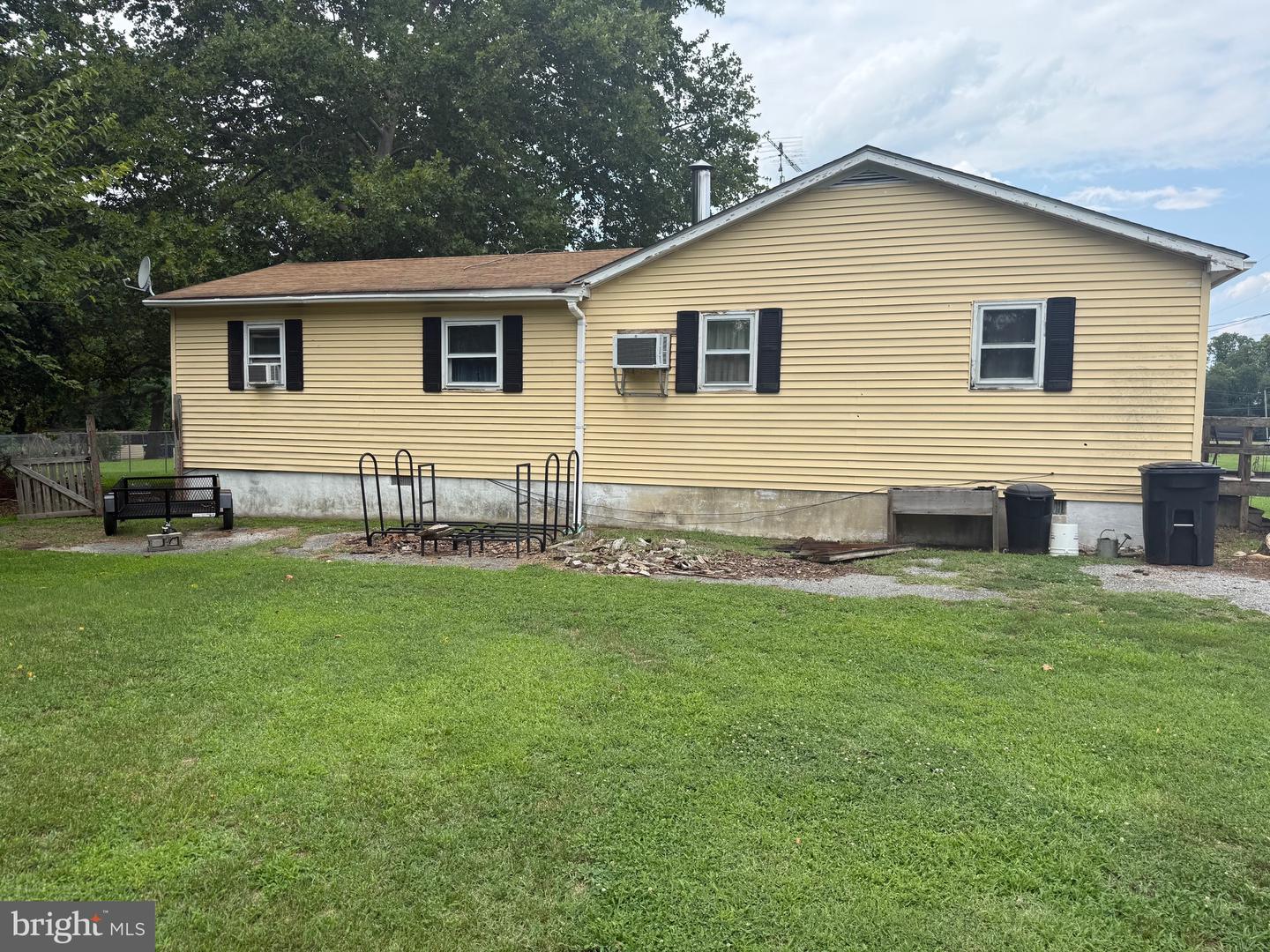 727 Cicada Ln Property Photo 3