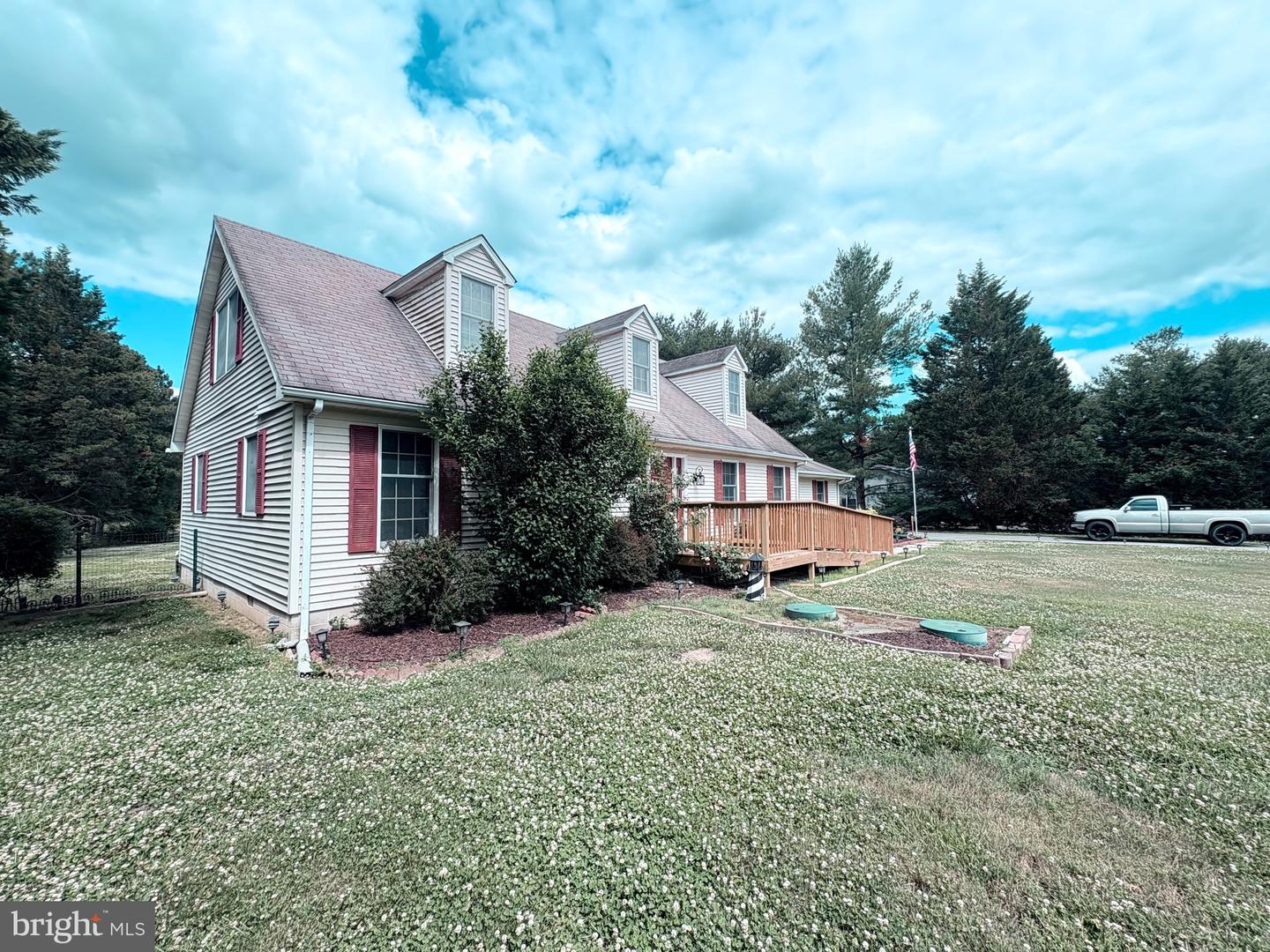 986 Everetts Corner Rd Property Photo 2