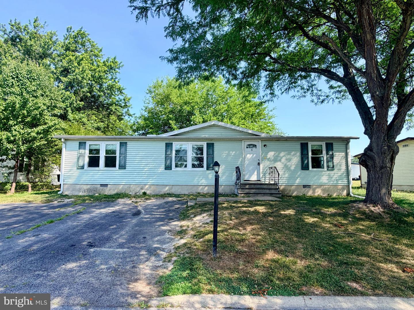 19 Gordon Dr Property Photo 2