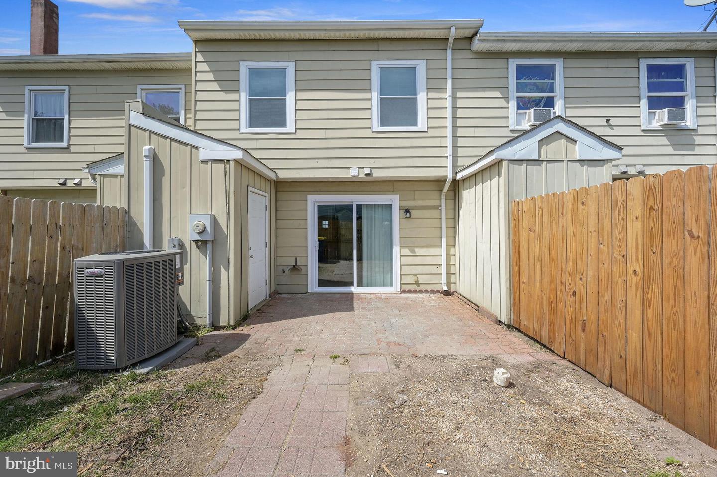 1192 Madison Ct Property Photo 2