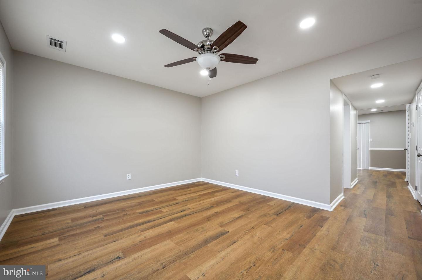 1192 Madison Ct Property Photo 3