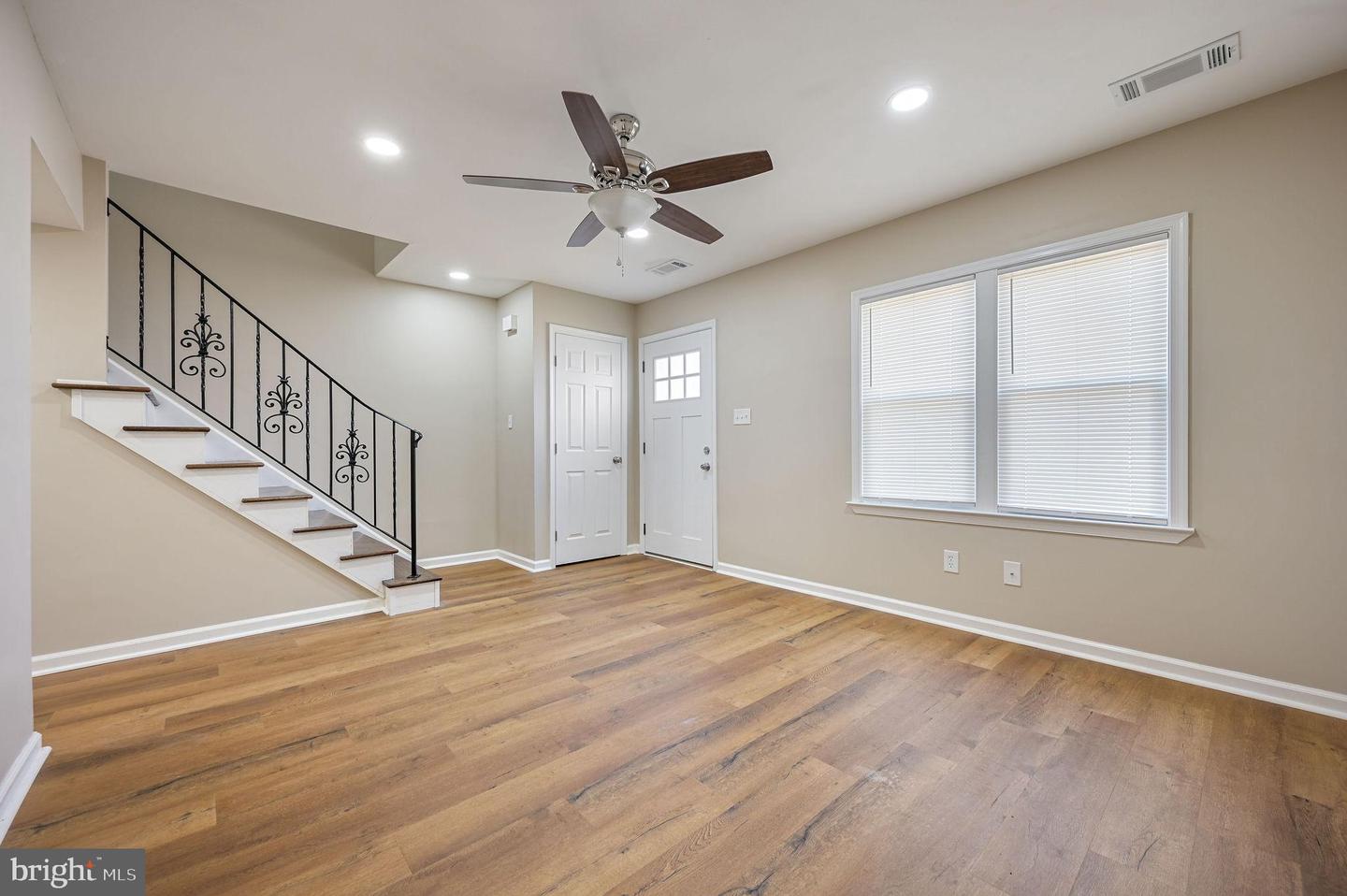 1192 Madison Ct Property Photo 4