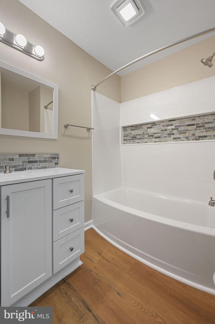 1192 Madison Ct Property Photo 13