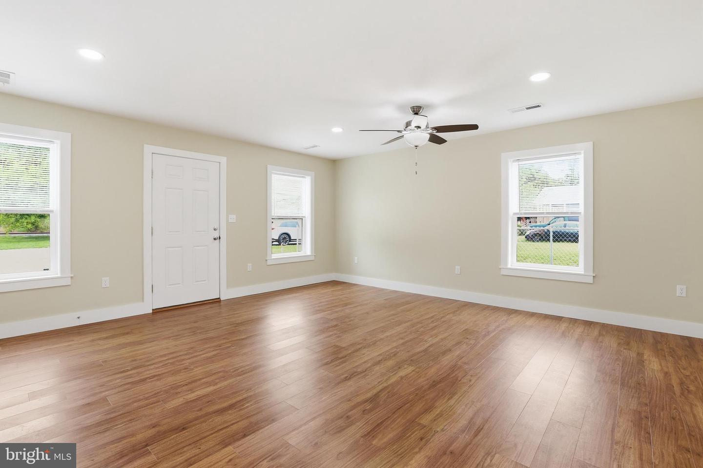 16 S Railroad Ave Property Photo 5