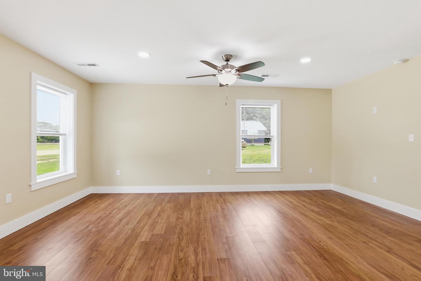 16 S Railroad Ave Property Photo 6