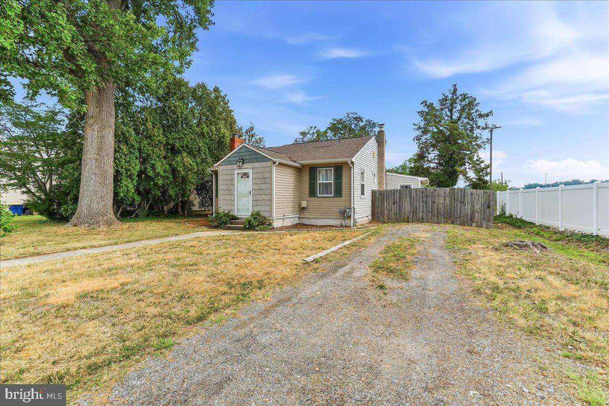 411 COWGILL ST Property Photo 1