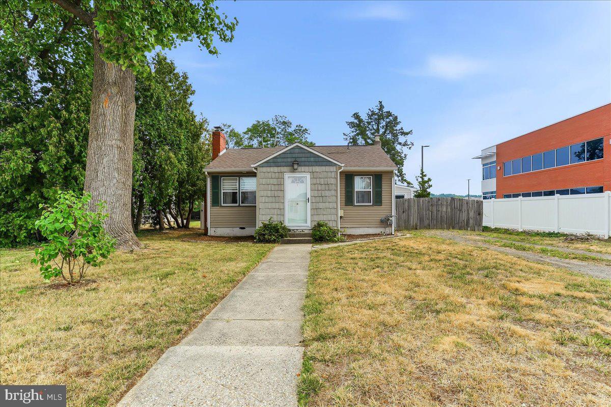 411 Cowgill St Property Photo 2