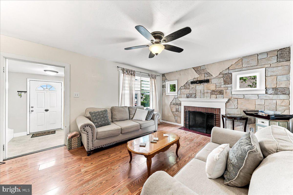 411 Cowgill St Property Photo 4