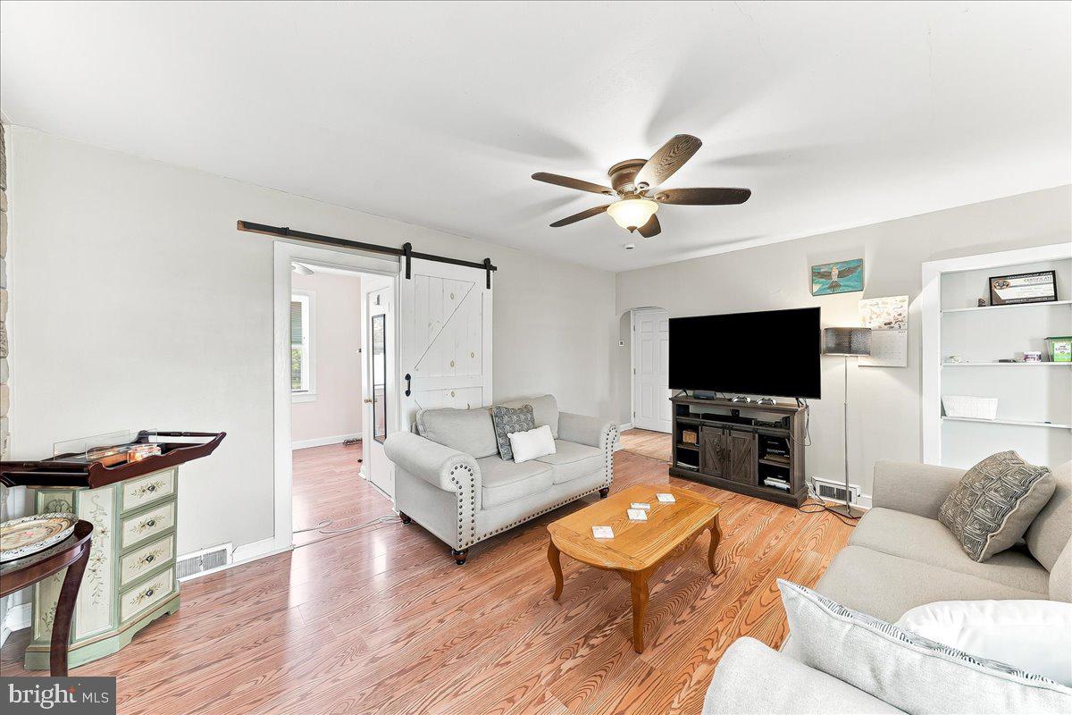 411 Cowgill St Property Photo 6