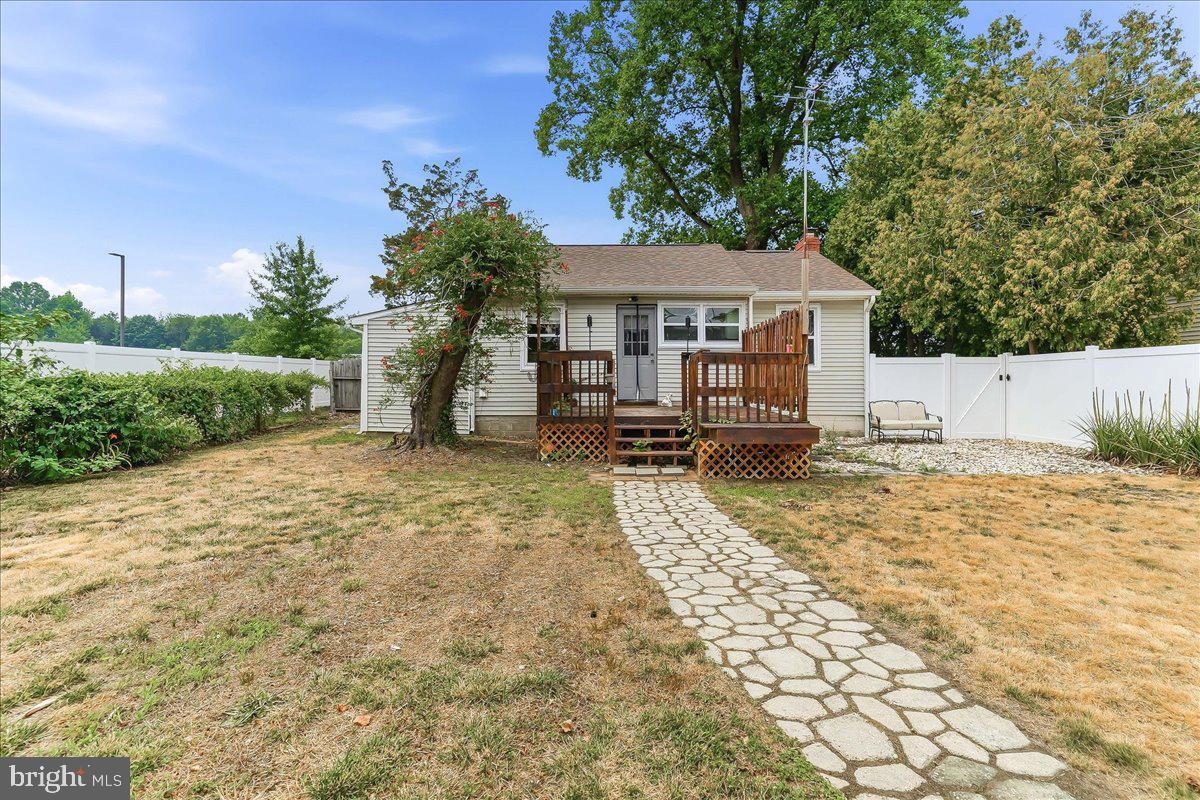 411 Cowgill St Property Photo 22