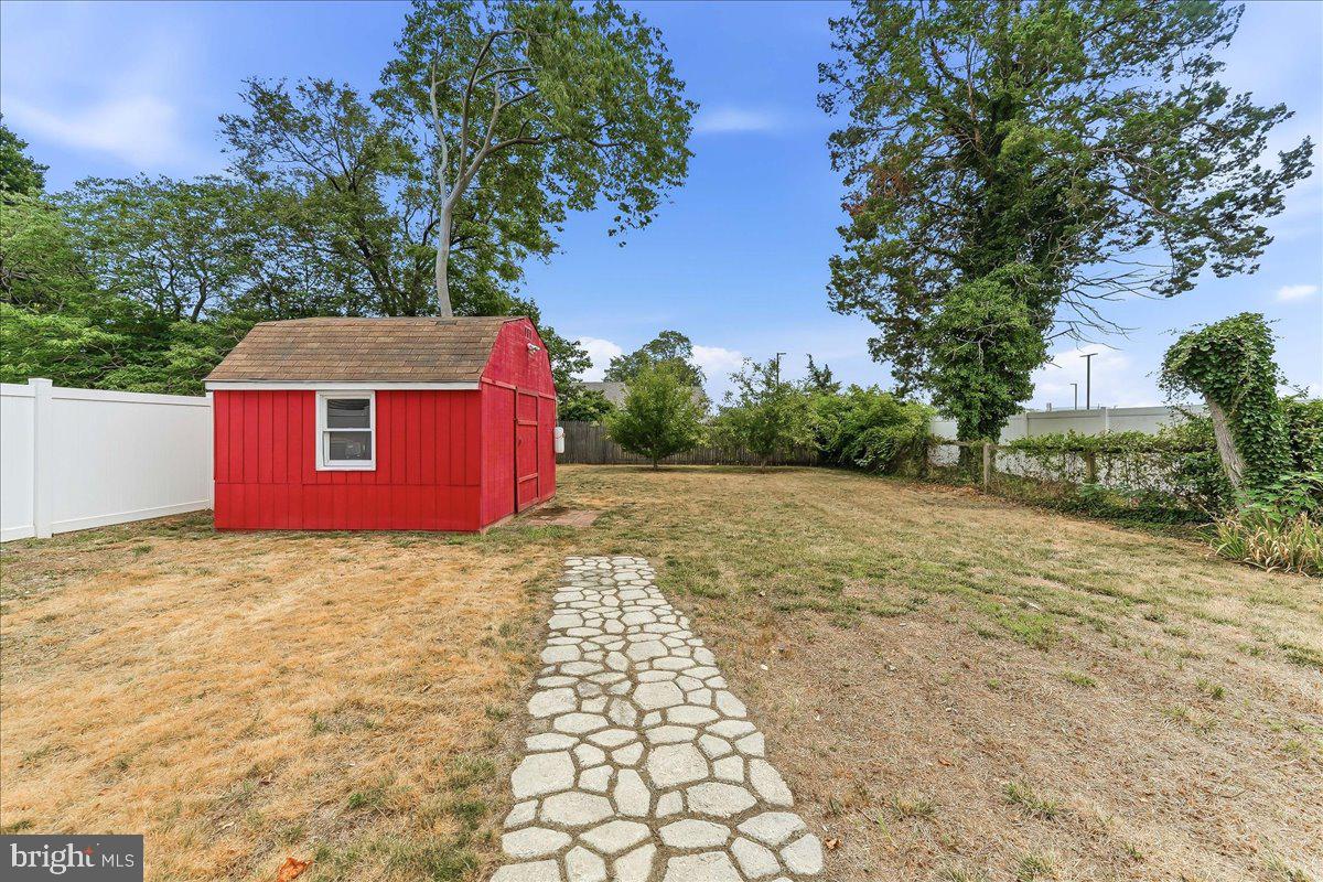 411 Cowgill St Property Photo 23