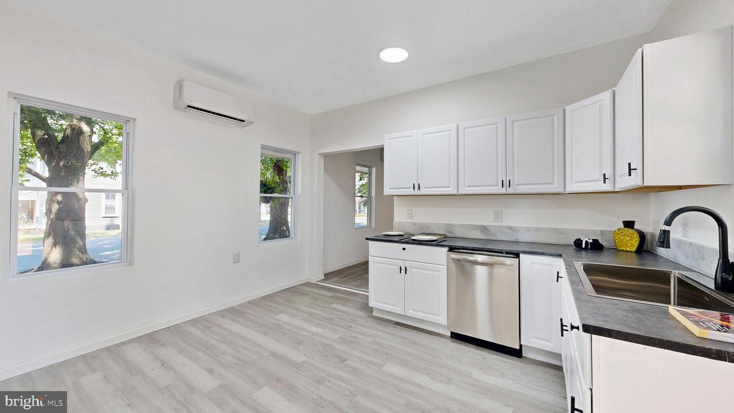 14 E Sewell St Property Photo 5