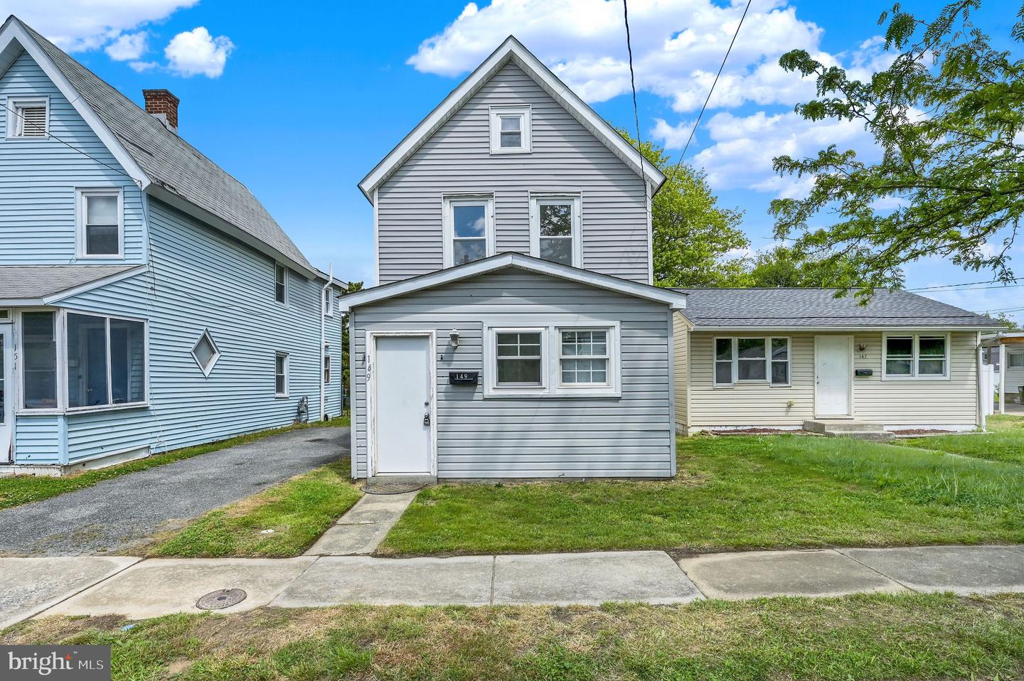 149 N Queen St Property Photo 1