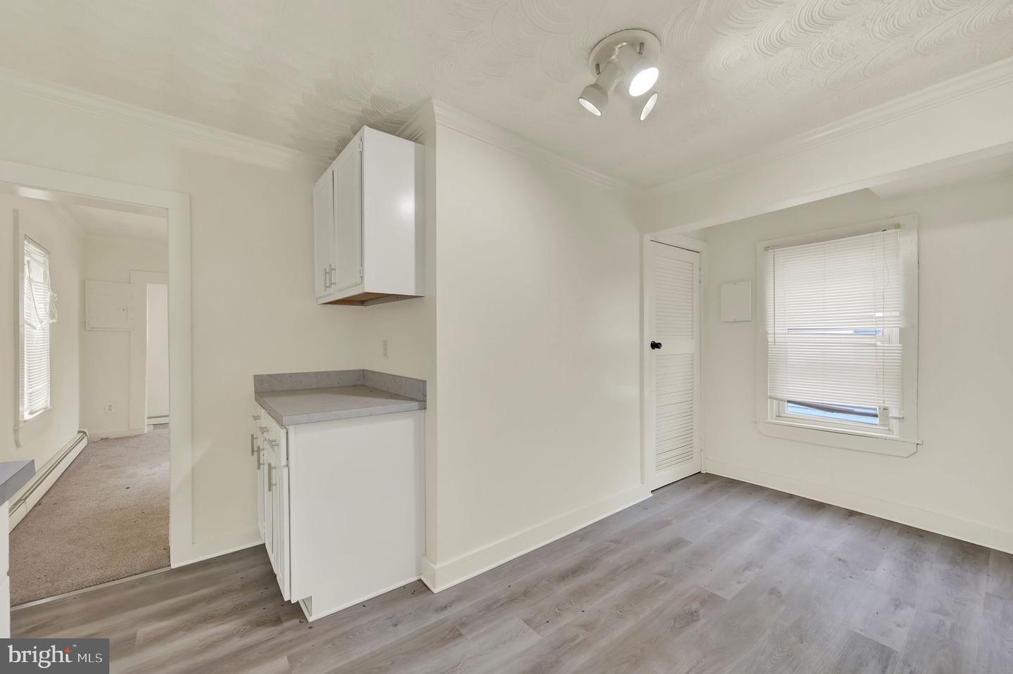 149 N Queen St Property Photo 7