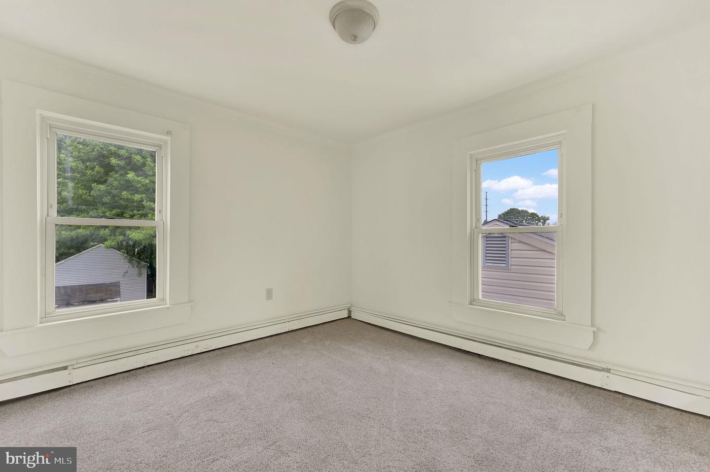 149 N Queen St Property Photo 10