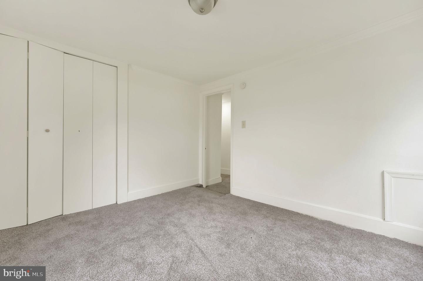 149 N Queen St Property Photo 11