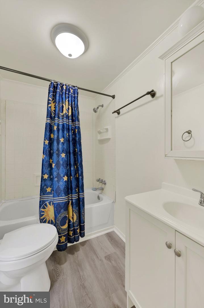 149 N Queen St Property Photo 12