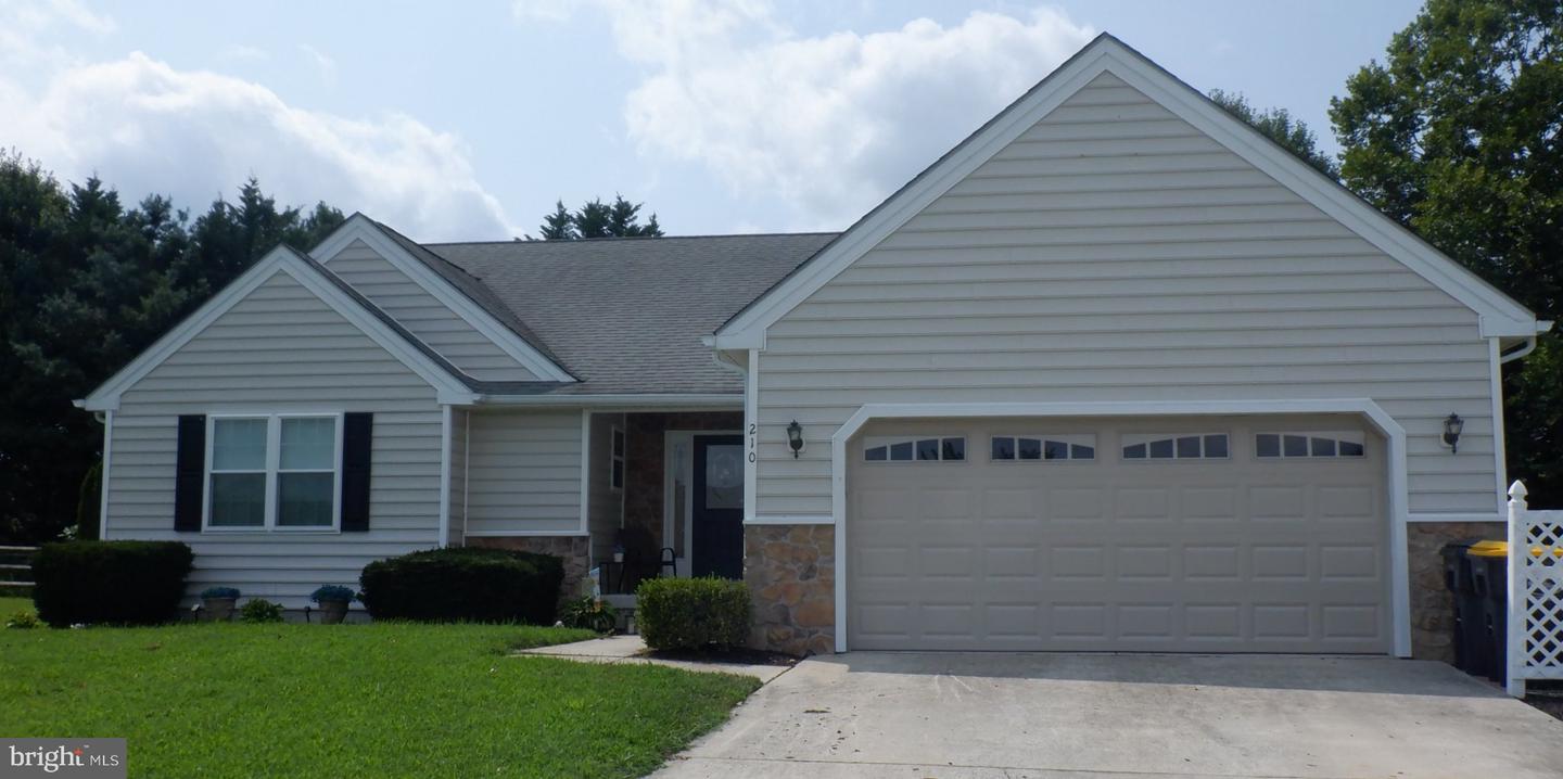 210 S LANDING DR Property Photo 1