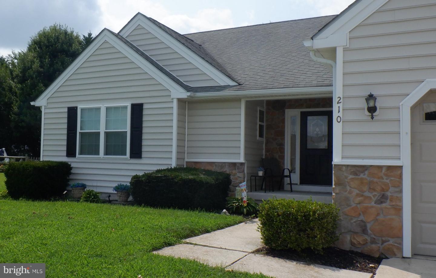 210 S Landing Dr Property Photo 7