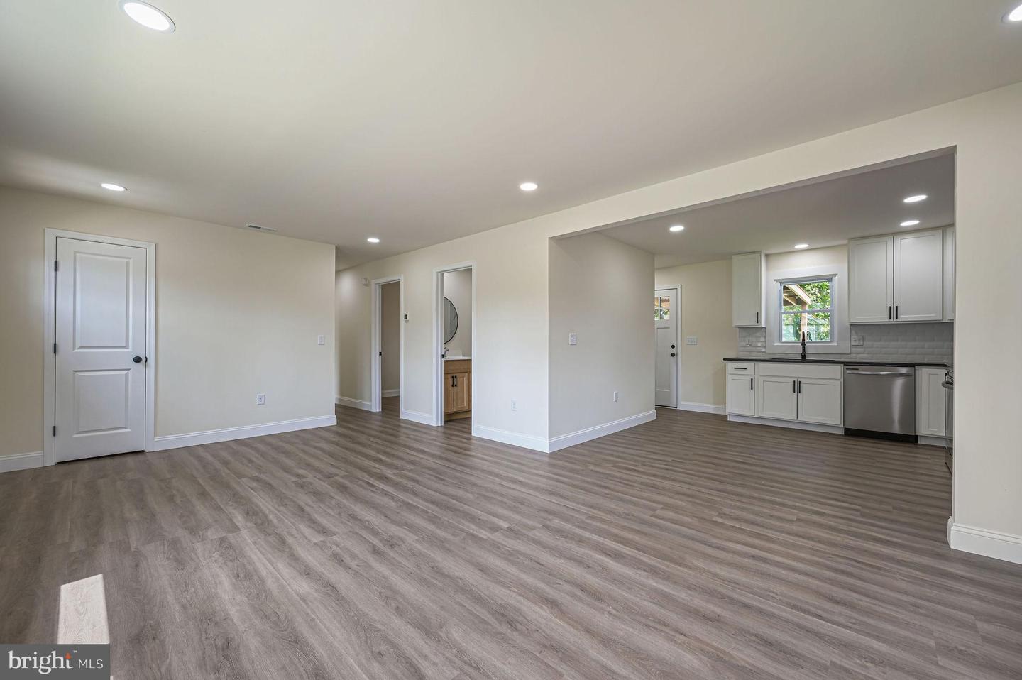 201 Thomas St Property Photo 9