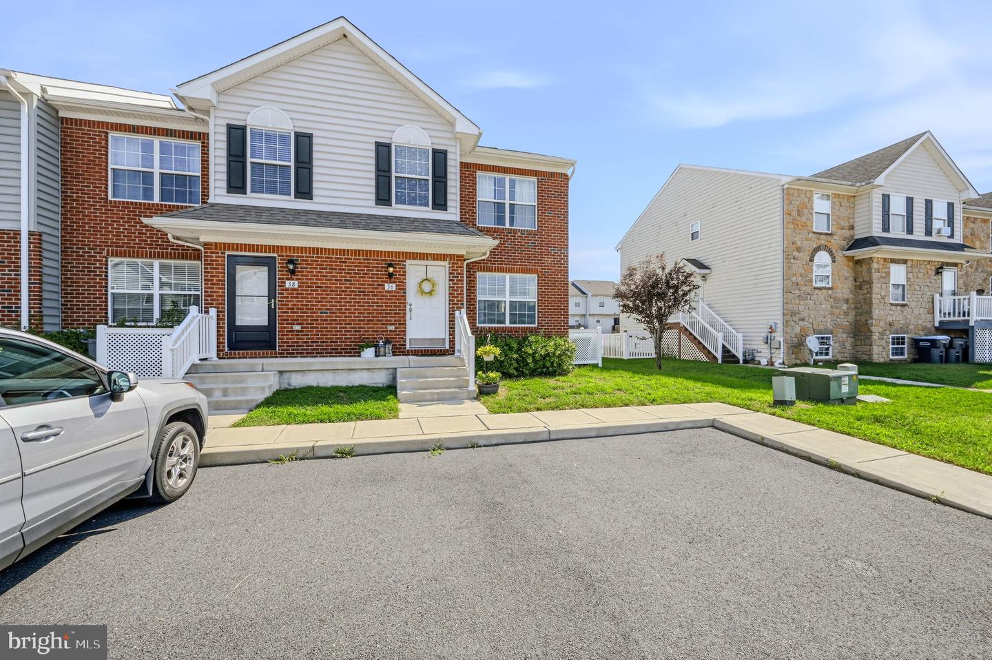 36 Cotswood Ct Property Photo 3