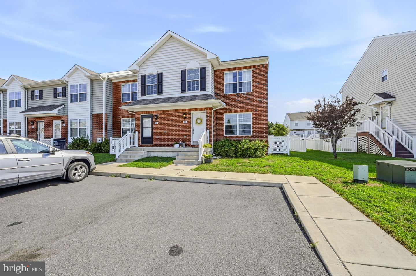 36 Cotswood Ct Property Photo 4