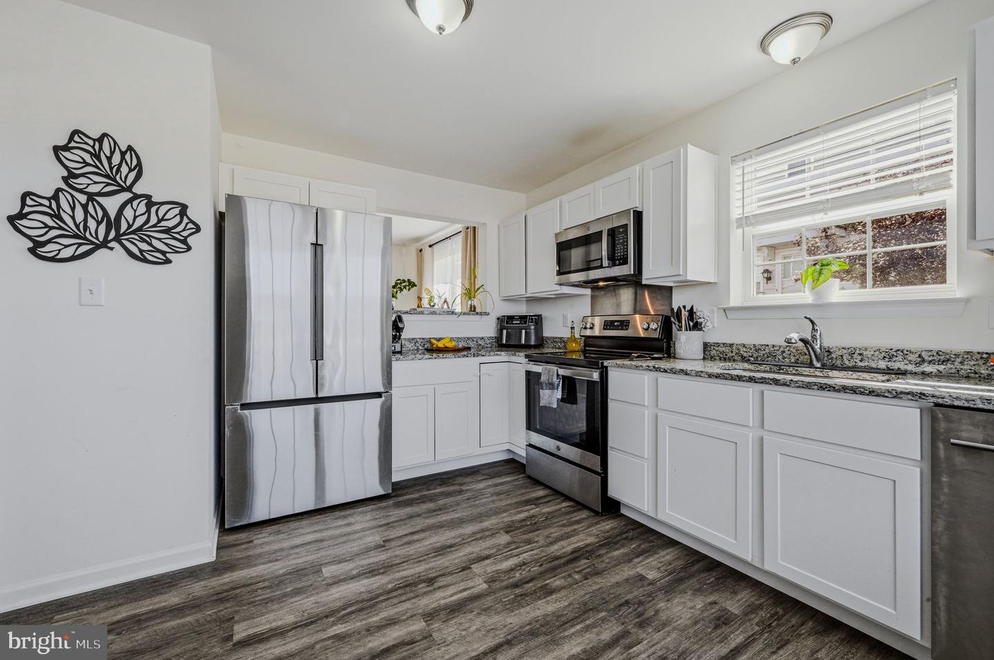 36 Cotswood Ct Property Photo 8