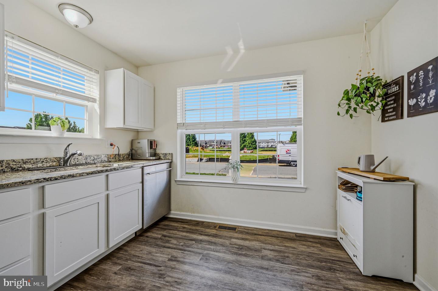 36 Cotswood Ct Property Photo 10