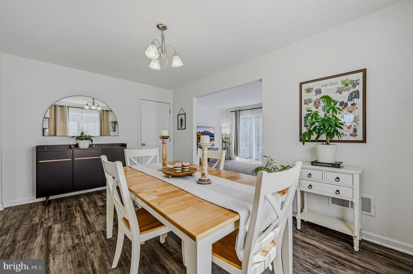 36 Cotswood Ct Property Photo 13
