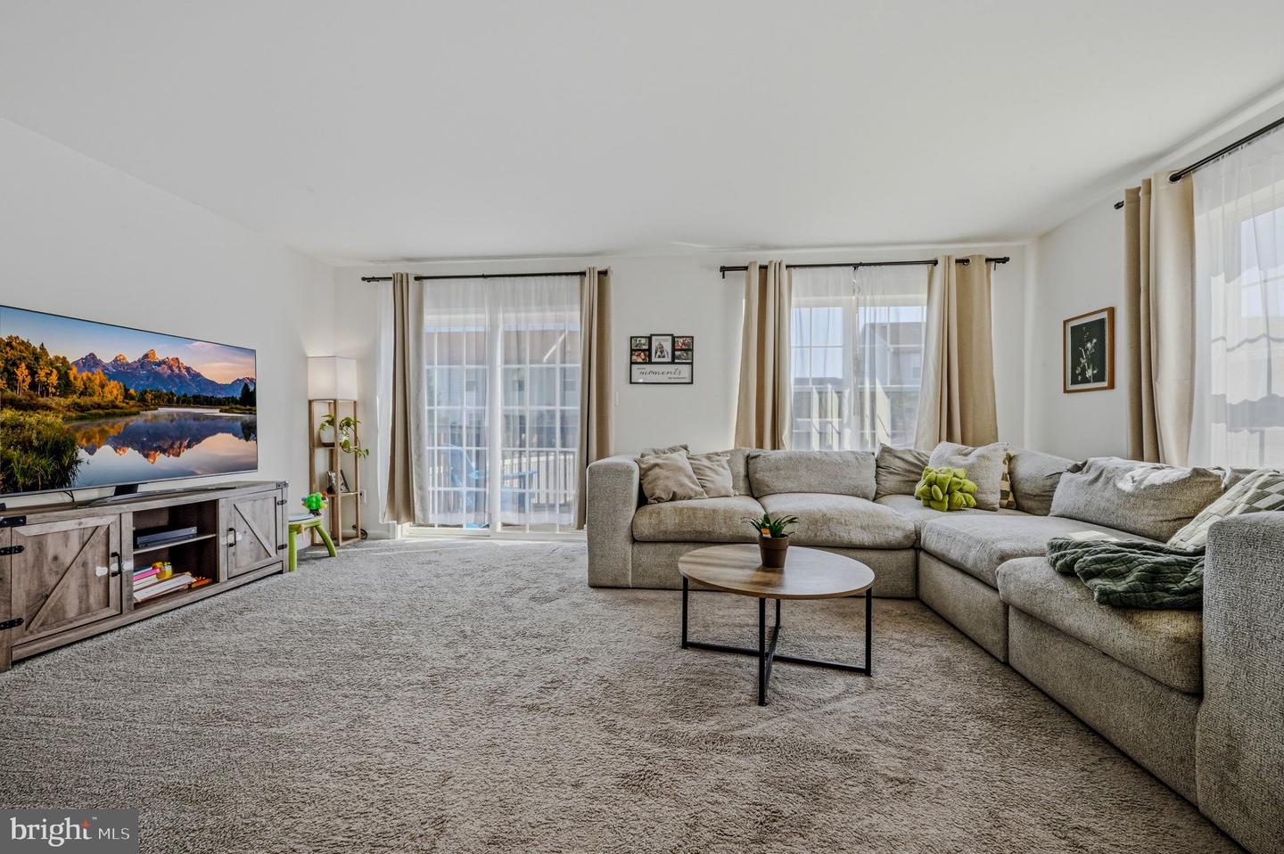 36 Cotswood Ct Property Photo 15