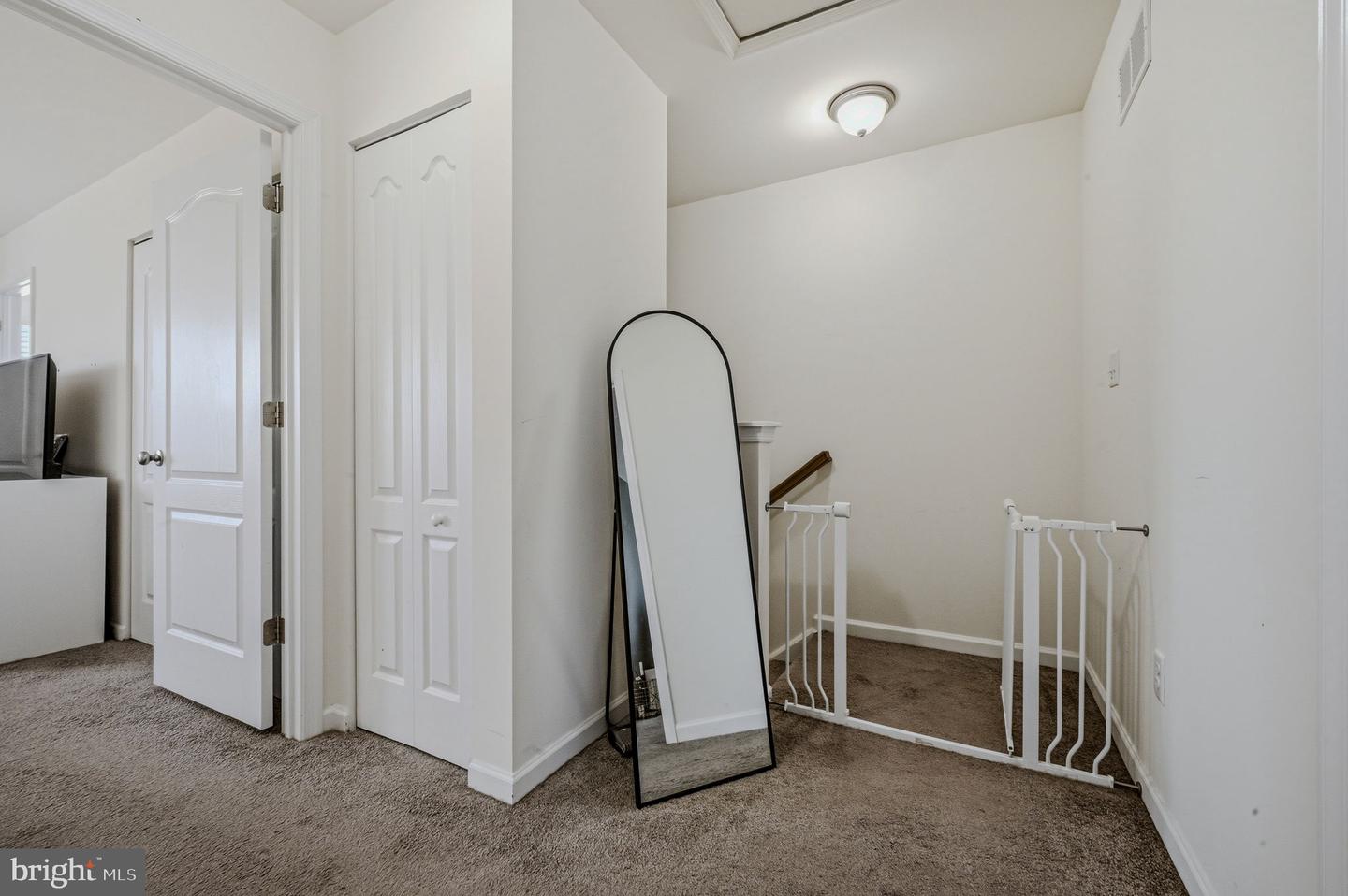 36 Cotswood Ct Property Photo 20