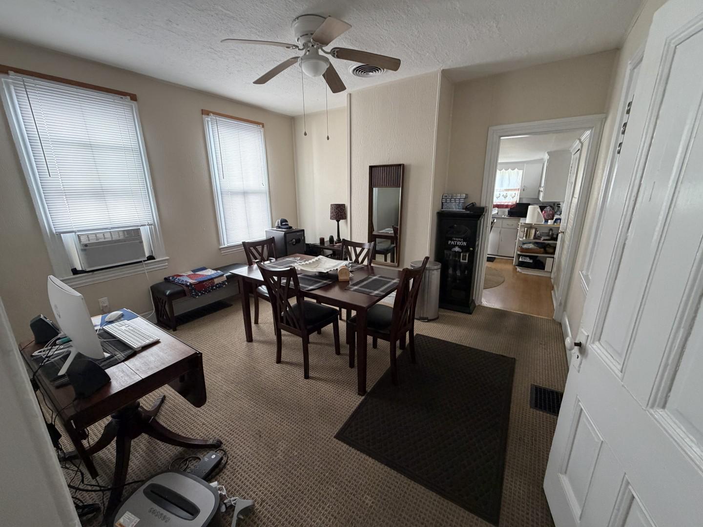 313 W Division St Property Photo 6
