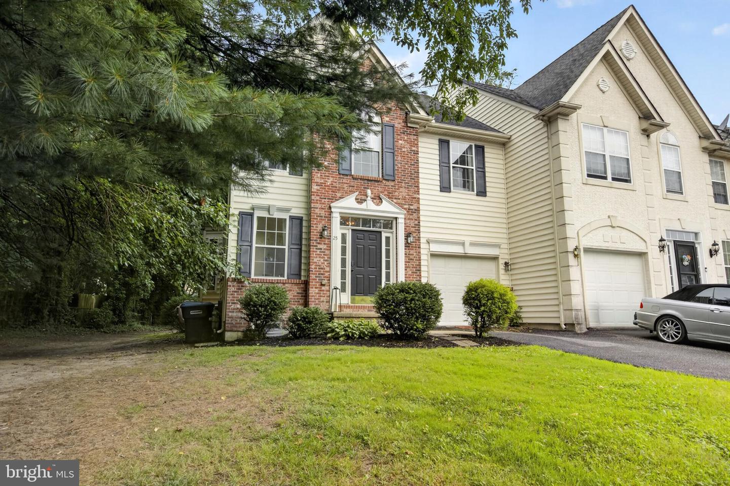 25 Van Buren Ct Property Photo 3