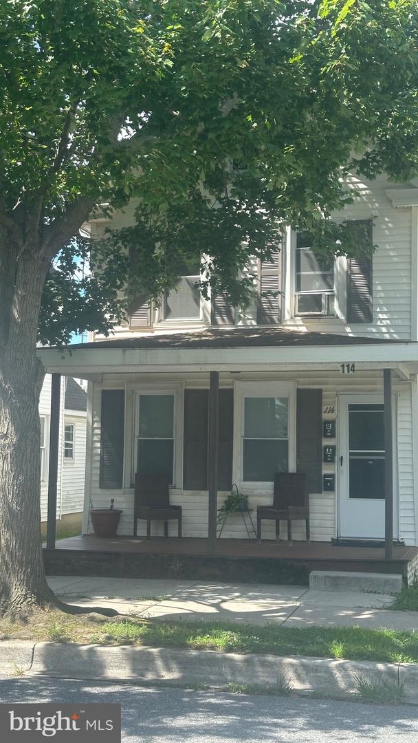 114 N New St Property Photo 2