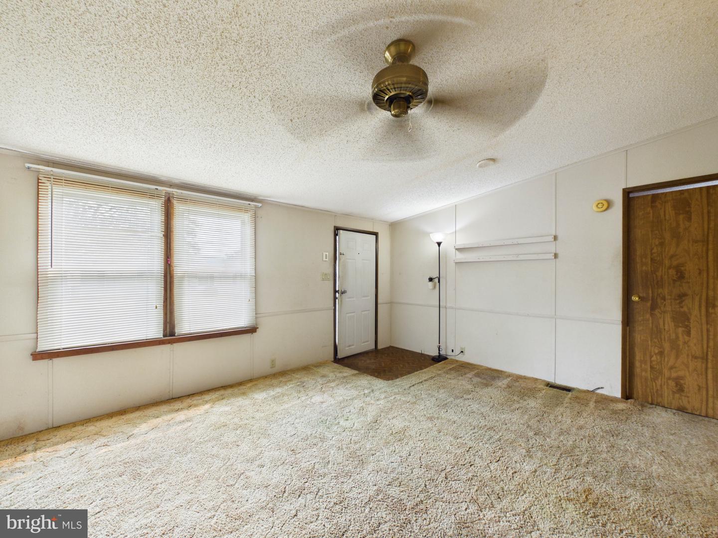 136 Gordon Pl Property Photo 2