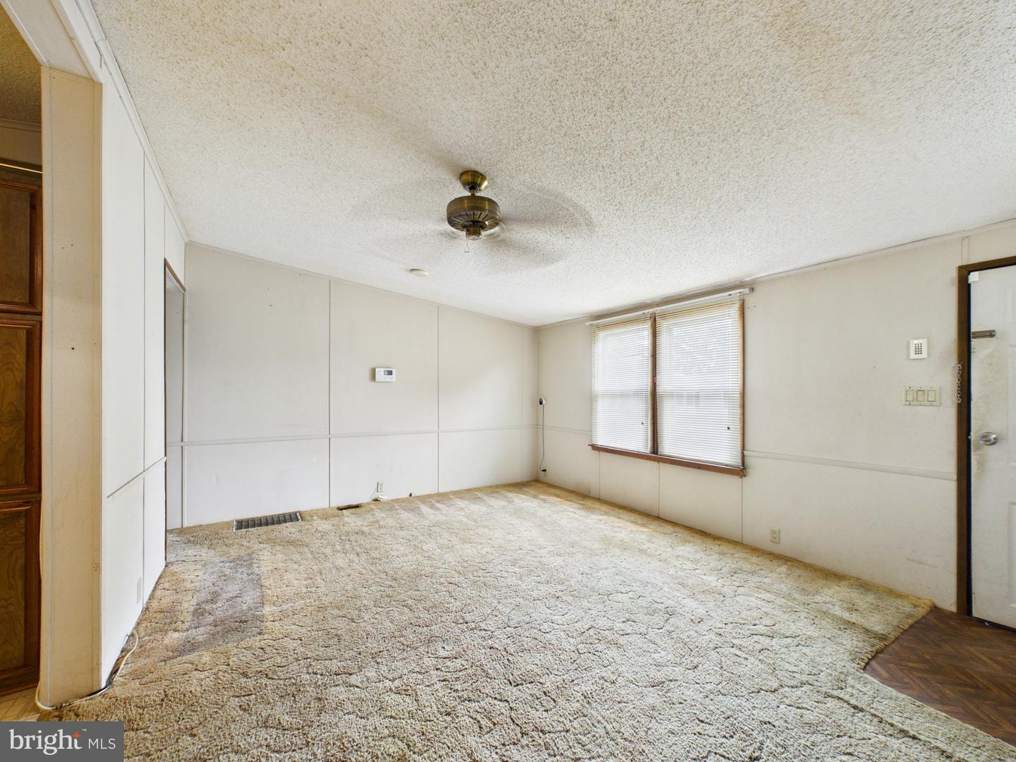 136 Gordon Pl Property Photo 3