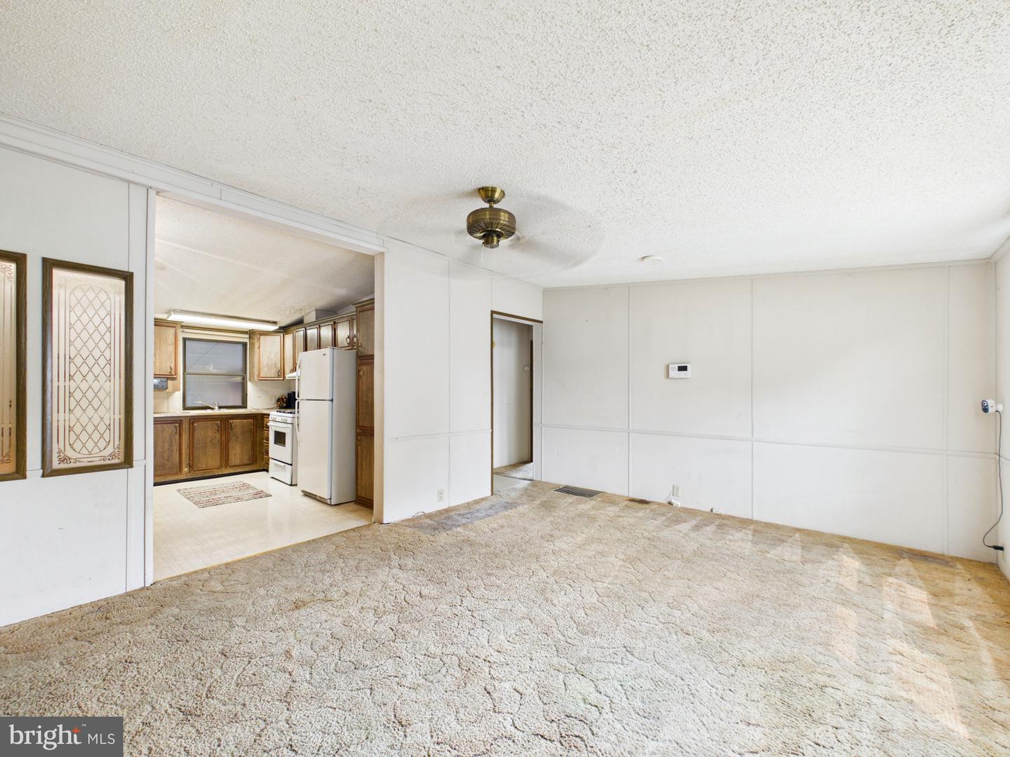 136 Gordon Pl Property Photo 4