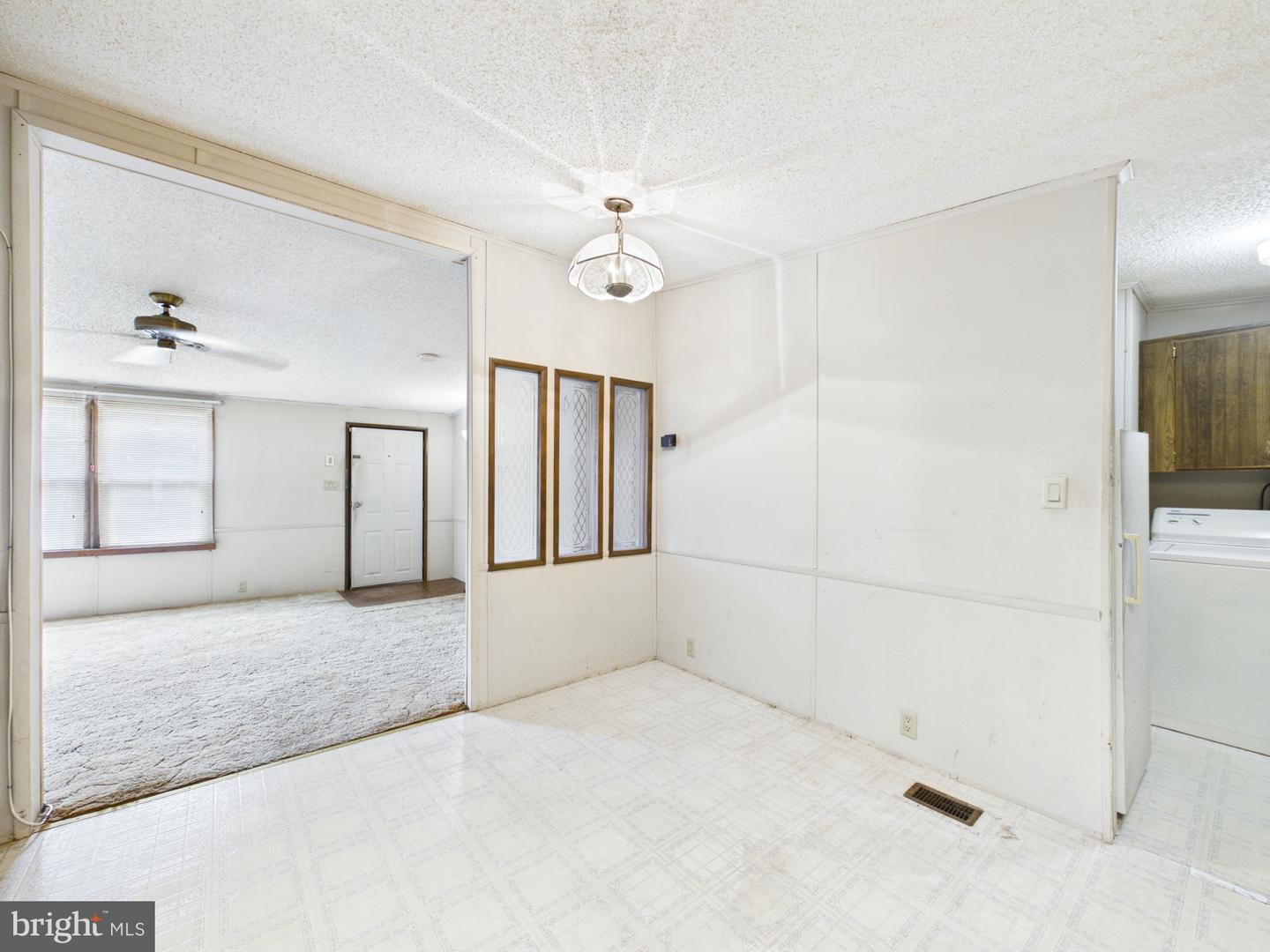 136 Gordon Pl Property Photo 5