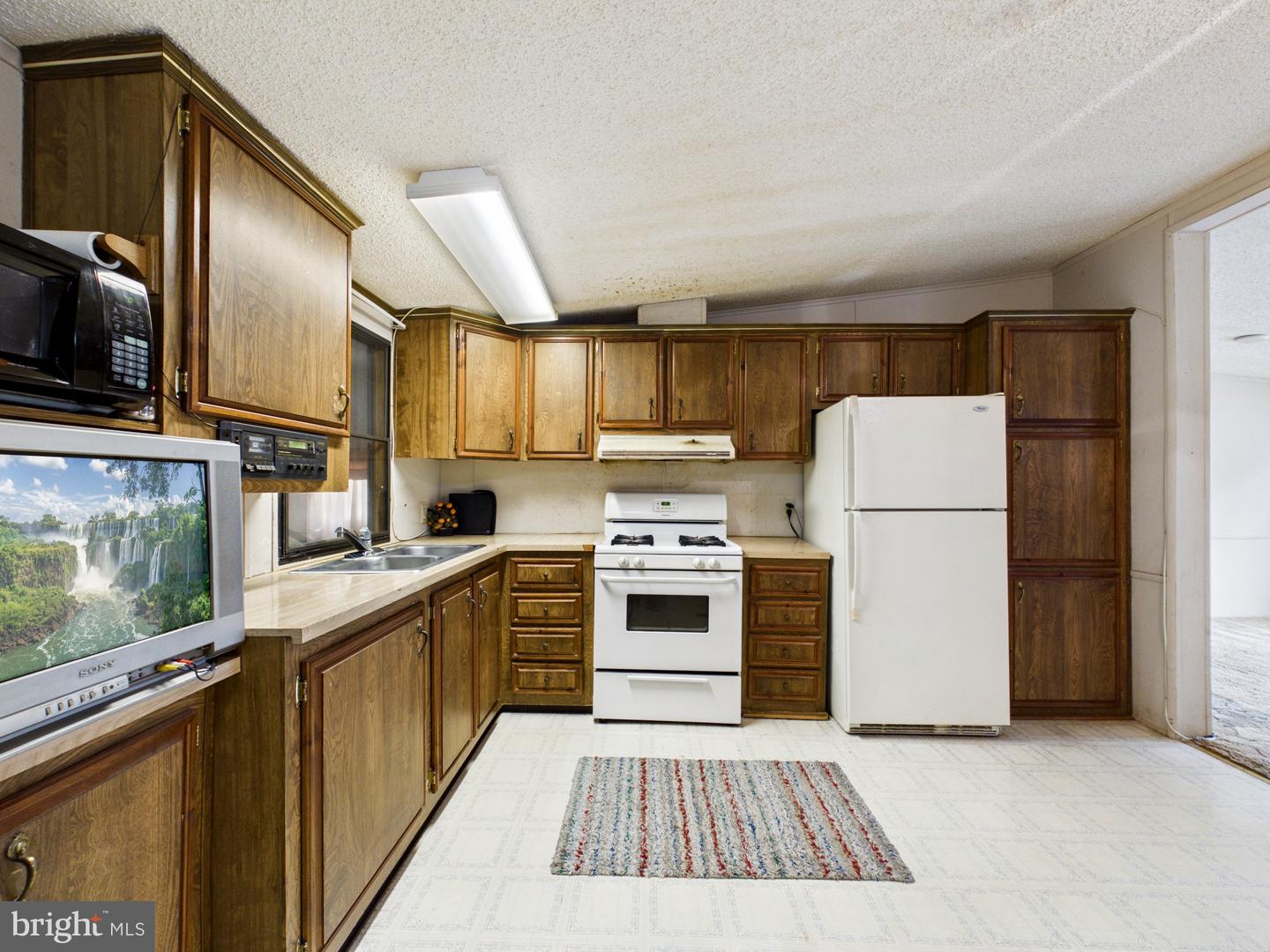 136 Gordon Pl Property Photo 6