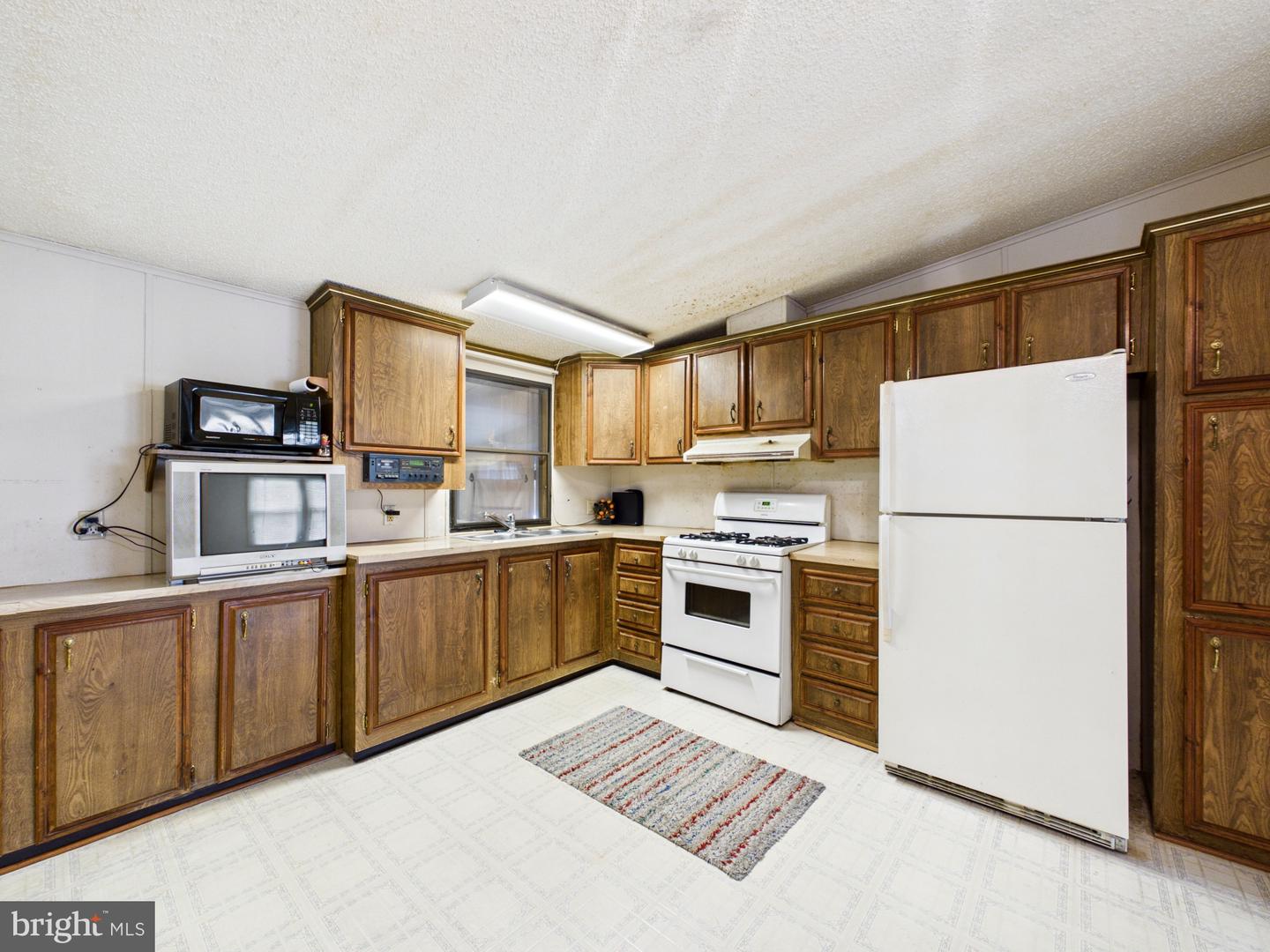 136 Gordon Pl Property Photo 7