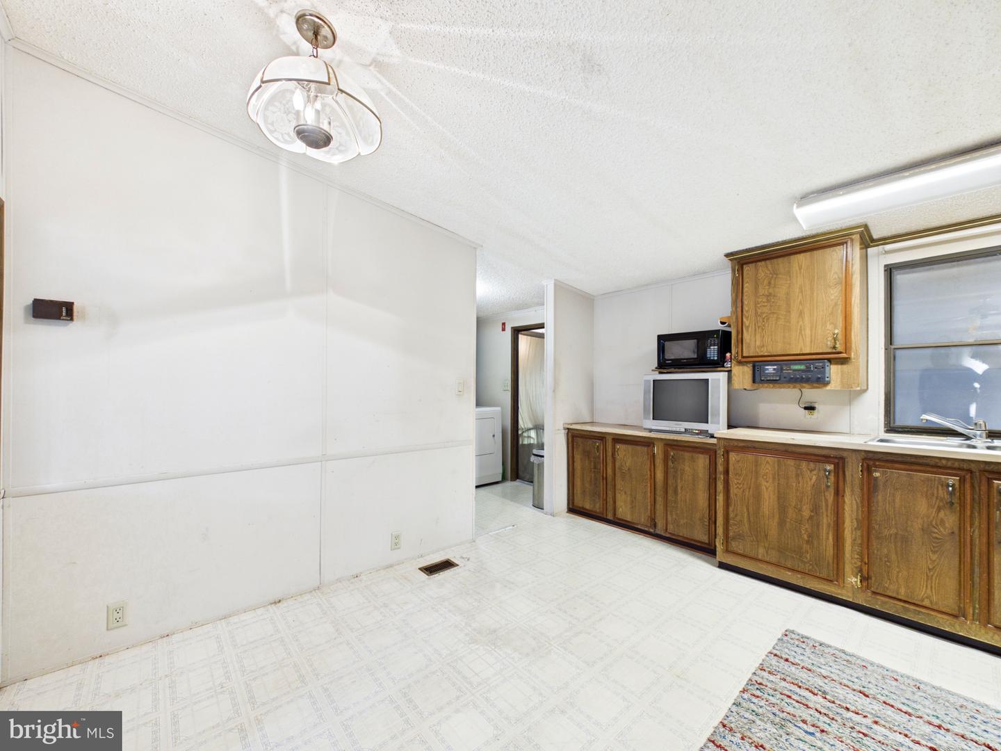 136 Gordon Pl Property Photo 8