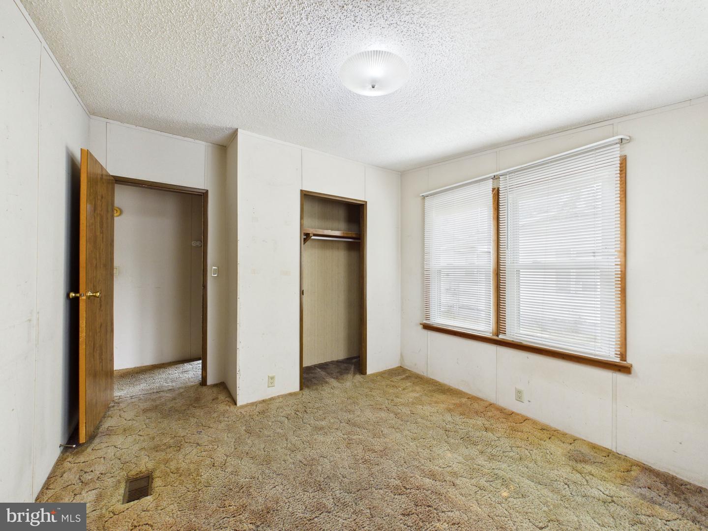 136 Gordon Pl Property Photo 17