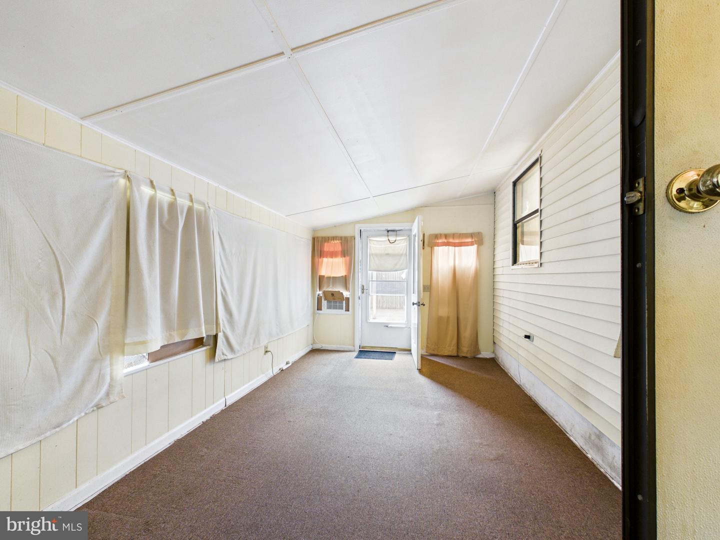 136 Gordon Pl Property Photo 21