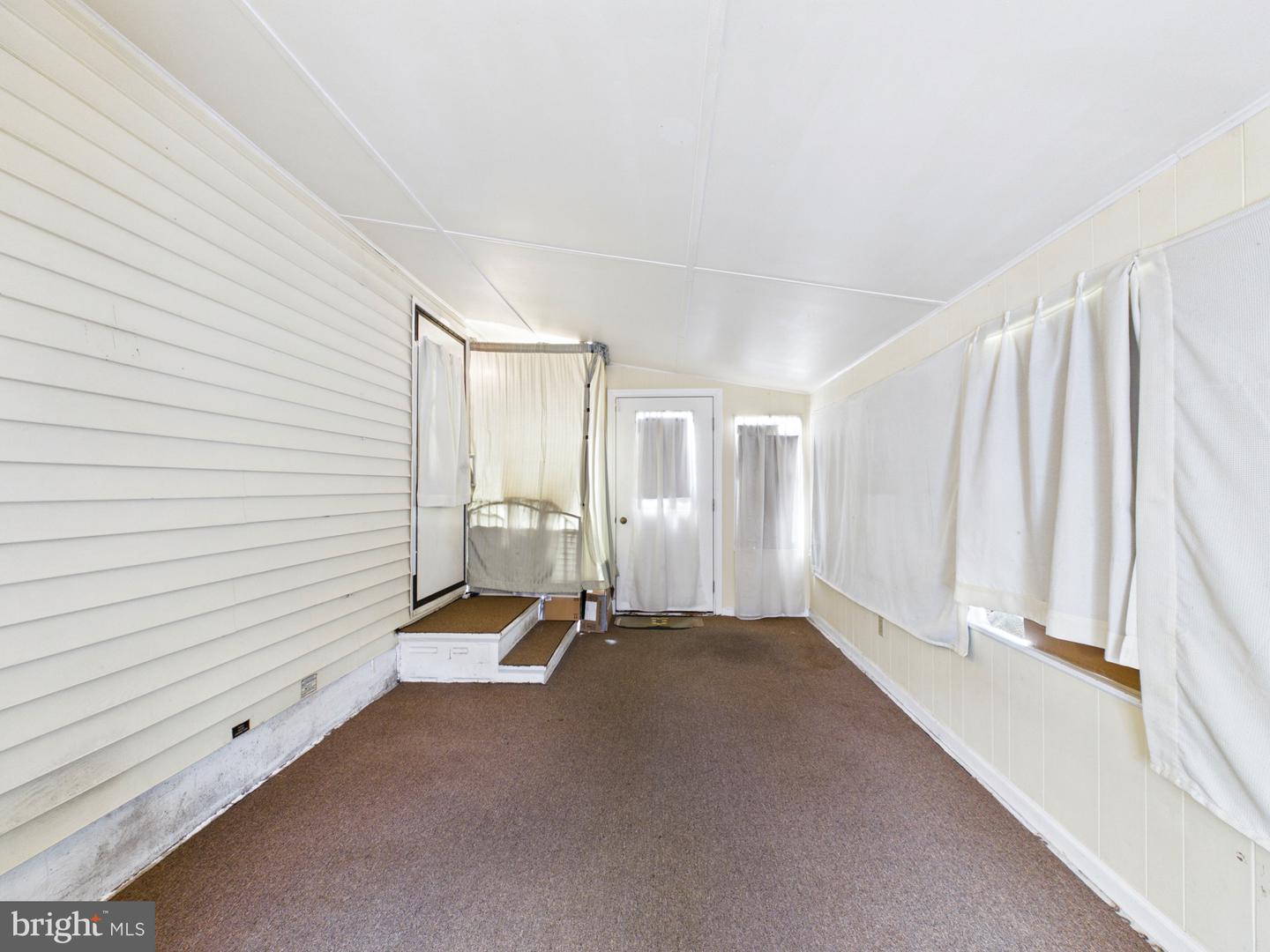 136 Gordon Pl Property Photo 22