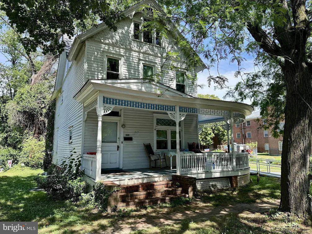 219 N Governors Ave Property Photo 1
